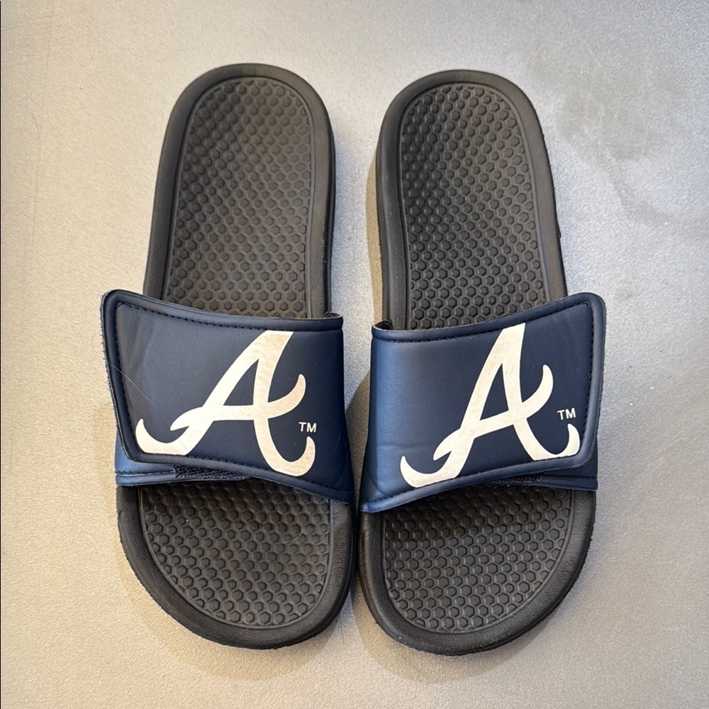 Navy Atlanta Braves Slide Sandals with White Logo S 7/8